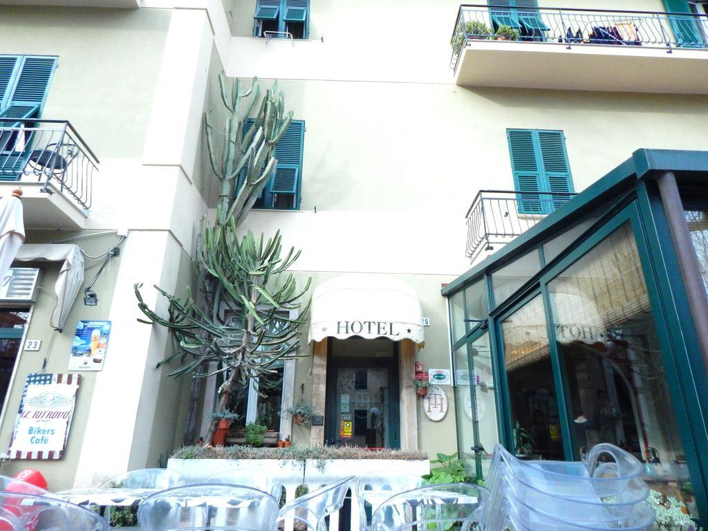 אלבניה Albergo Torino מראה חיצוני תמונה